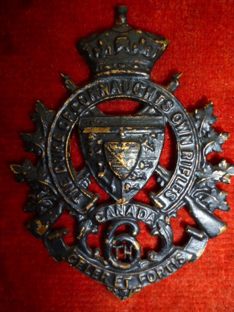 MM42 - 6th Duke of Connaught's Own Rifles Cap Badge, Hicks